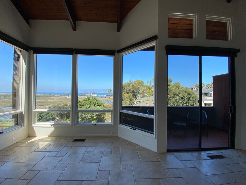 2557-2559 Manchester Ave in Encinitas, CA - Building Photo