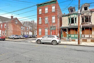 442 W Hanover St in Trenton, NJ - Building Photo - Building Photo