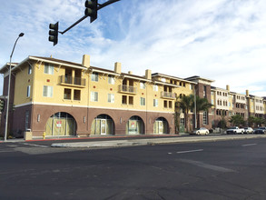 Buena Vista Midtown in San Jose, CA - Foto de edificio - Building Photo