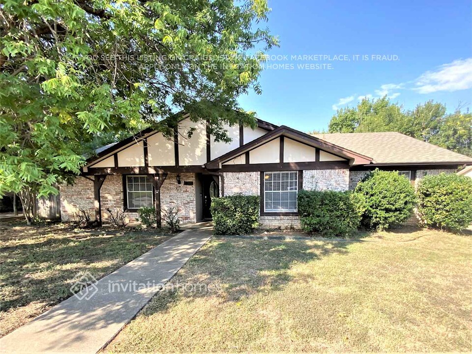 1920 San Jacinto Dr in Arlington, TX - Building Photo