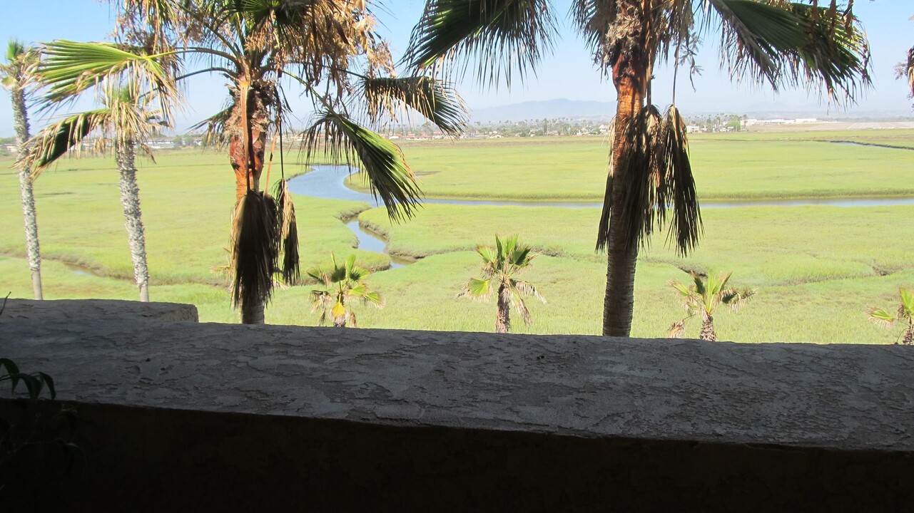 1460 Seacoast Dr in Imperial Beach, CA - Building Photo