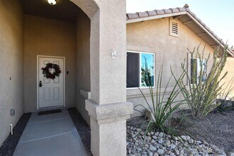 7951 E 42nd Pl in Yuma, AZ - Foto de edificio - Building Photo