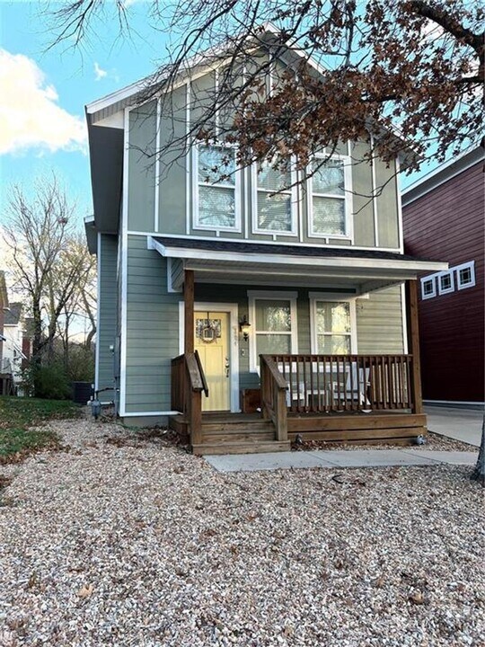 304 S College Ave in Fayetteville, AR - Building Photo
