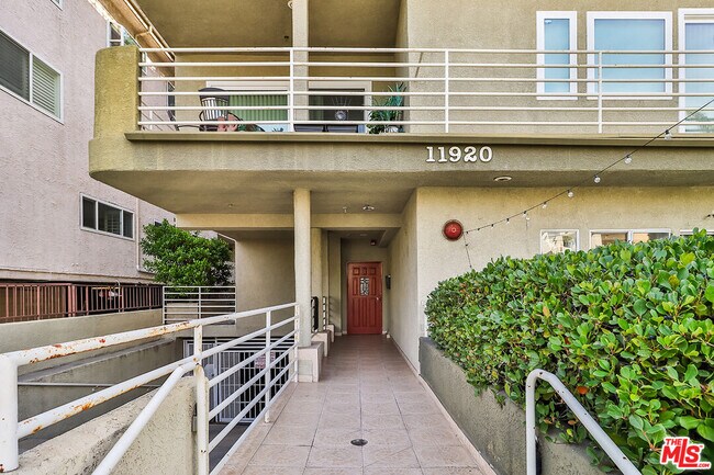 11920 Goshen Ave in Los Angeles, CA - Building Photo - Building Photo