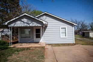903 S 6th in Kingfisher, OK - Building Photo