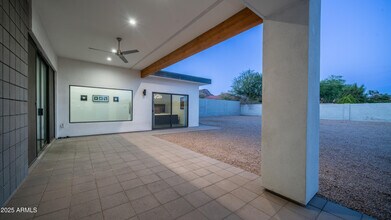 14025 N 11th Pl in Phoenix, AZ - Building Photo - Building Photo