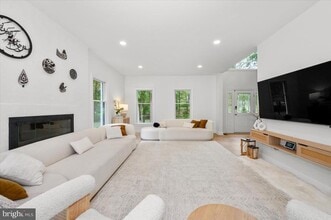 8225 Hawkins Creamery Rd in Gaithersburg, MD - Building Photo - Building Photo
