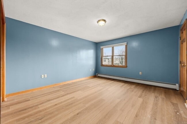 39 Blendall St, Unit Room 2 in Brockton, MA - Foto de edificio - Building Photo