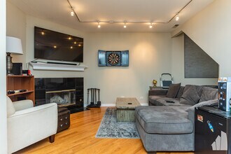2849 N Southport Ave, Unit b in Chicago, IL - Building Photo - Building Photo