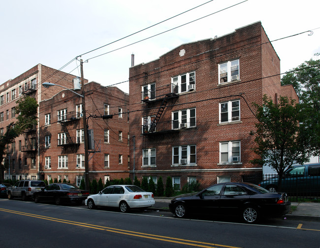 J&A Apartments in Newark, NJ - Foto de edificio - Building Photo