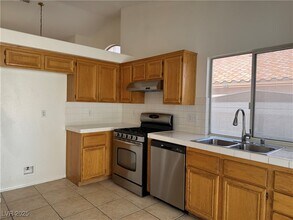 8411 W Rochelle Ave in Las Vegas, NV - Building Photo - Building Photo