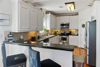 854 Helen Blvd in Port Bolivar, TX - Building Photo - Building Photo