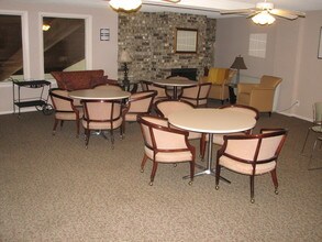 4575 W 80th St Cir-Unit -306 in Minneapolis, MN - Building Photo - Building Photo