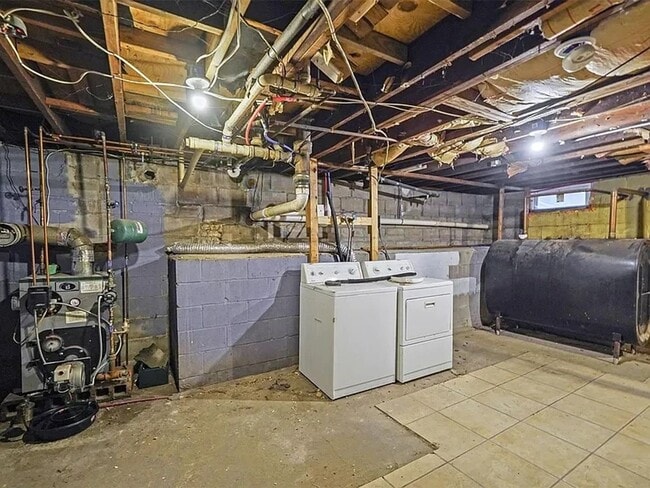 14 Titmus Dr in Mastic, NY - Building Photo - Building Photo