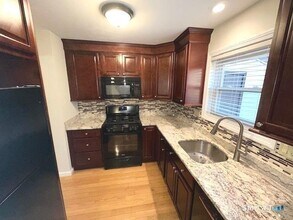 97 Country Hill Rd in Naugatuck, CT - Building Photo - Building Photo