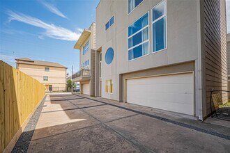 5235 Larkin St in Houston, TX - Building Photo - Building Photo