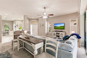 8661 Gleneagle Way in Naples, FL - Foto de edificio - Building Photo
