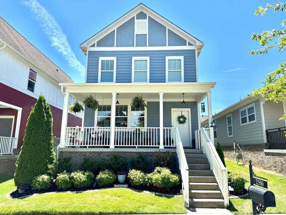 2350 Somerset Valley Dr in Nashville, TN - Building Photo