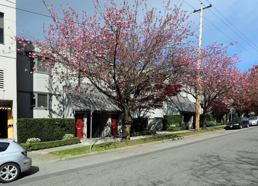 1329-1371 W 8th Ave in Vancouver, BC - Building Photo
