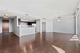 8255 Las Vegas Blvd S, Unit 1819 in Las Vegas, NV - Building Photo - Building Photo
