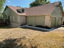 383 Fantail Loop in Lakeway, TX - Building Photo