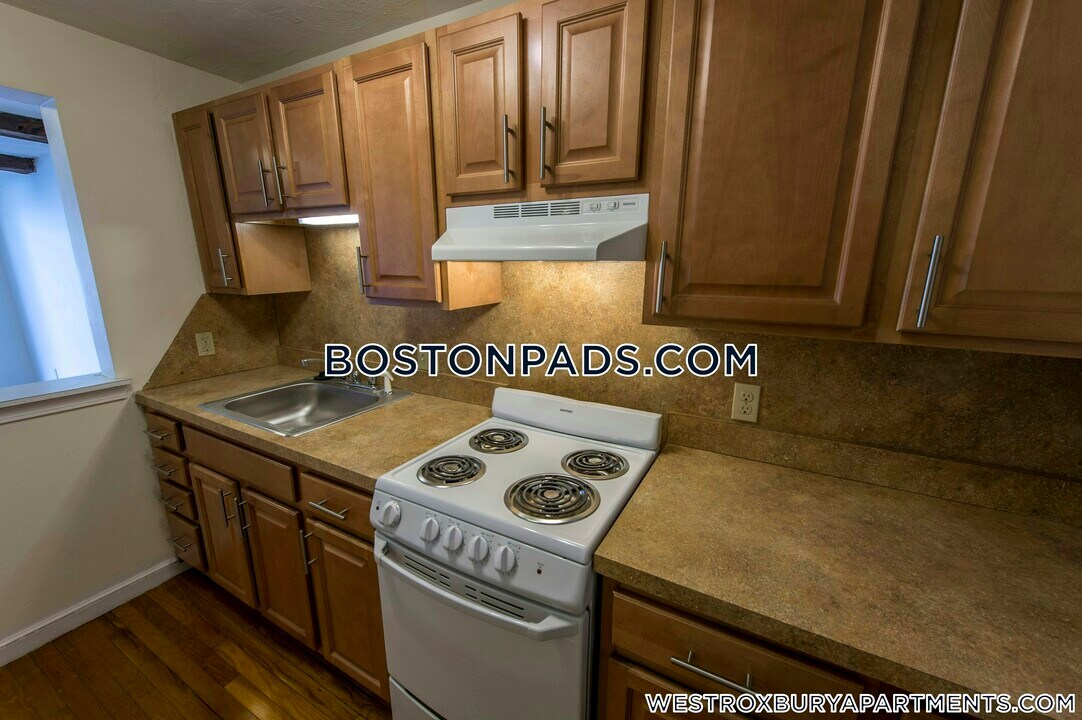 1799 Centre St in Boston, MA - Foto de edificio