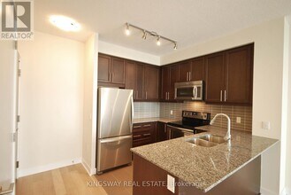 3975 Grand Park Dr in Mississauga, ON - Building Photo - Building Photo