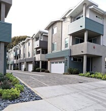 358 Walnut Ave in Carlsbad, CA - Building Photo - Building Photo