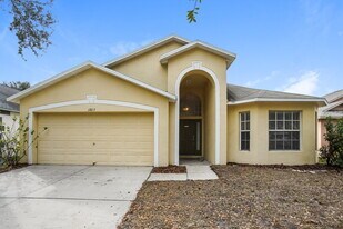 12817 Kings Lake Dr in Gibsonton, FL - Building Photo