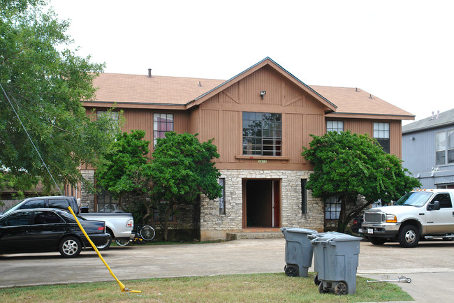 2615 Ektom Dr in Austin, TX - Foto de edificio - Building Photo