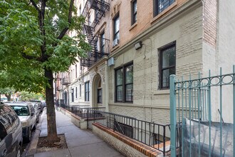 124-136 E 117th St in New York, NY - Building Photo - Building Photo