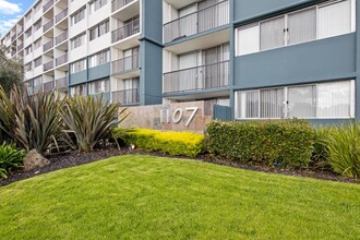 Avenue Two Apartments in Redwood City, CA - Building Photo - Building Photo