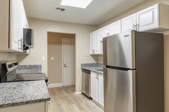 Nora 3200 in Chamblee, GA - Building Photo - Interior Photo