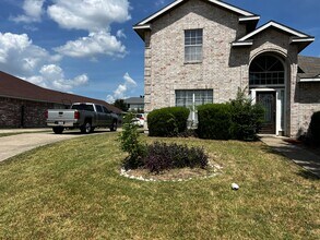 1008 Mockingbird Ln in Desoto, TX - Building Photo - Building Photo