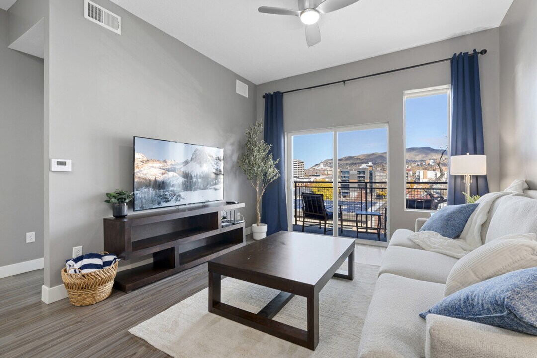 380 S 400 E in Salt Lake City, UT - Building Photo