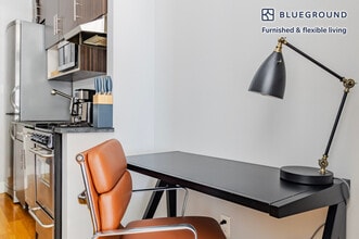 515 W 47th St in New York, NY - Building Photo - Building Photo