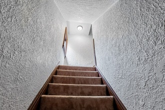 2 Larkin Ave in Toronto, ON - Building Photo - Building Photo