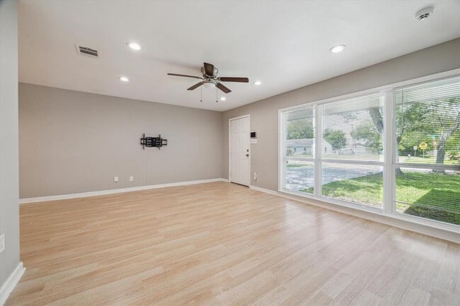5902 Southington St in Houston, TX - Building Photo - Building Photo