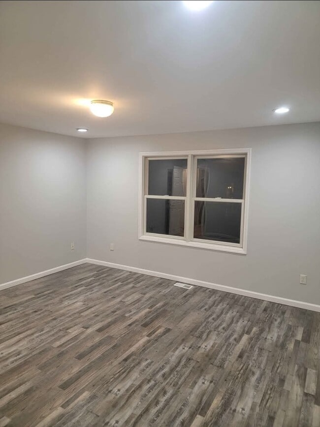 258 E 17th St, Unit Master Bedroom For Rent