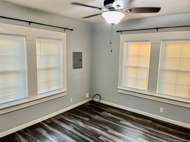 property at 106 N Eastwood St