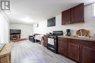 210 Gowan Ave in Toronto, ON - Building Photo - Building Photo