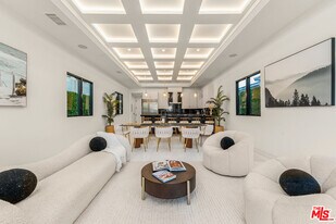9511 National Blvd in Los Angeles, CA - Building Photo
