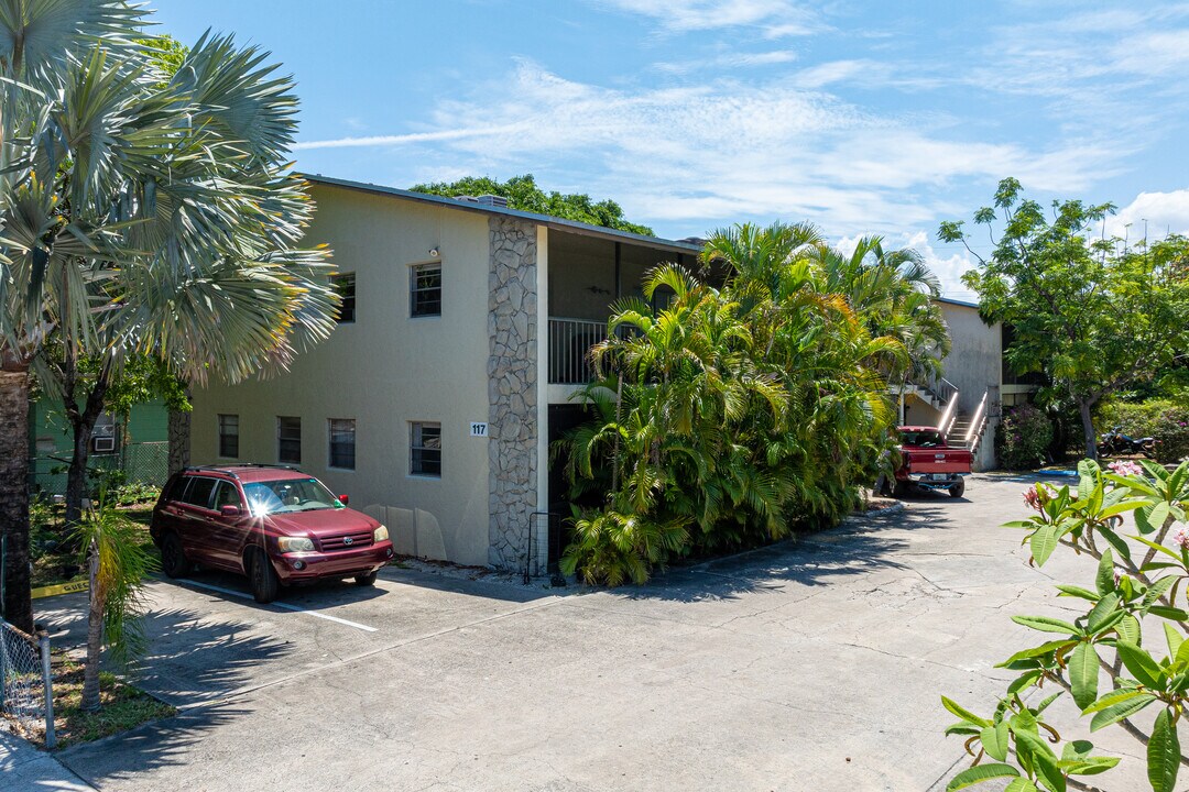 Sun Home Condominiums, Tropical Ridge in Lake Worth, FL - Foto de edificio