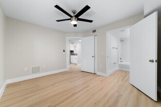 3750 N Jog Rd in Royal Palm Beach, FL - Building Photo - Building Photo