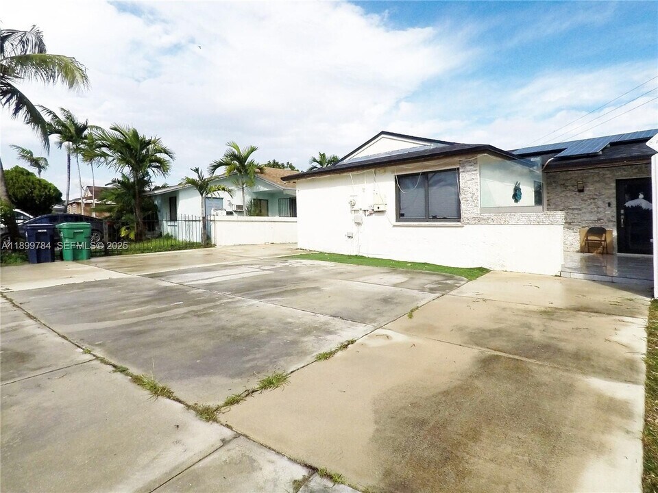 19823 SW 123rd Pl, Unit 19823 in Miami, FL - Foto de edificio