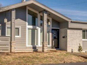 1900 Richard Jones Rd, Unit P4 in Nashville, TN - Foto de edificio - Building Photo