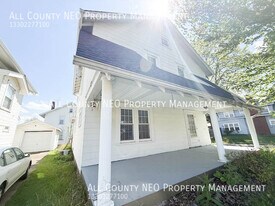 900 Roslyn Ave SW in Canton, OH - Building Photo