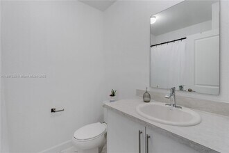 413 NW 12th Pl in Florida City, FL - Building Photo - Building Photo