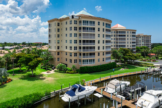 Harbour Isle Yacht & Racquet Club in Ft. Myers, FL - Building Photo - Building Photo