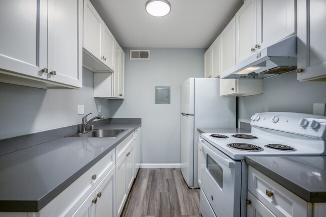 Midtown Breeze in Sacramento, CA - Building Photo - Interior Photo